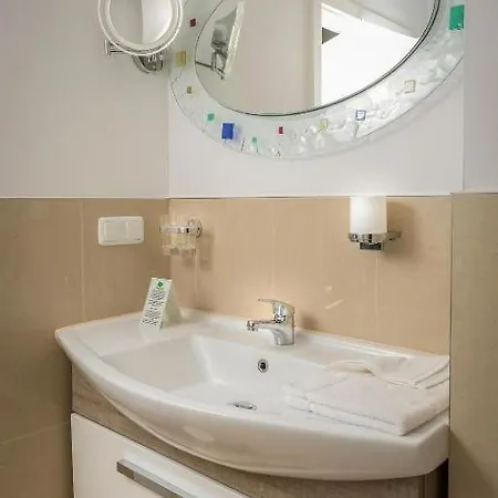 Business-apartment 7 Mit Kueche & Kostenfreiem Parkplatz شقة جرايفسفالد