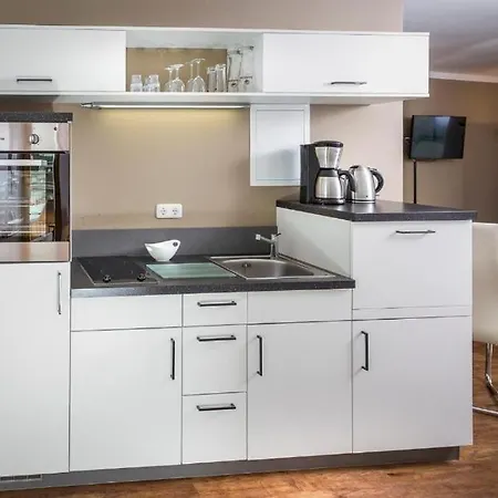 Business-apartment 7 Mit Kueche & Kostenfreiem Parkplatz شقة *